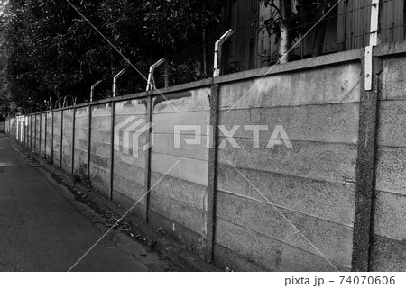 工場の万年塀 74070606