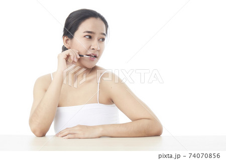 Beauty Asian girl with makeup brushes Beauty Asian girl with makeup brushes 74070856