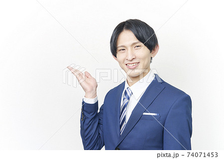 ビジネスマン 案内 ビジネスマン 案内 74071453
