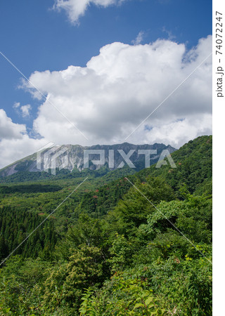 鍵掛峠からみた大山(2020年8月) 鍵掛峠からみた大山(2020年8月) 74072247