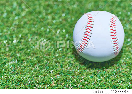 バットと野球ボールの写真素材