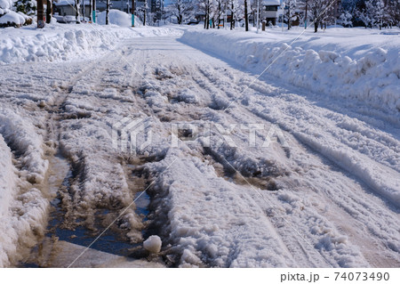 雪の道路イメージ 雪の道路イメージ 74073490