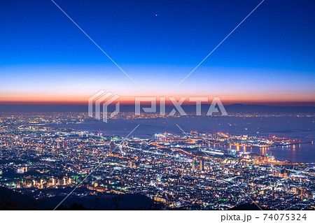 《兵庫県》日本三大夜景・掬星台の薄明夜景 《兵庫県》日本三大夜景・掬星台の薄明夜景 74075324