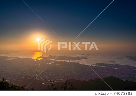 《兵庫県》日本三大夜景・掬星台のご来光 74075382