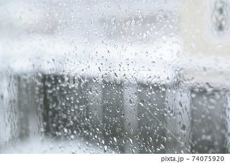 結露した窓 74075920