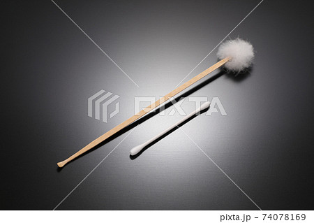 耳かきと綿棒 74078169