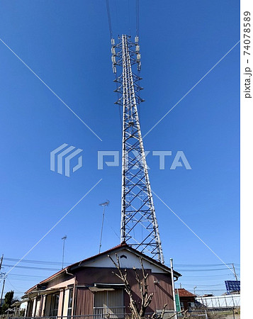 鉄塔付近の住宅 74078589