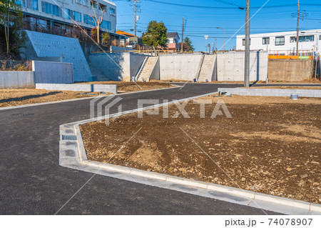宅地　区画された造成地の風景 74078907