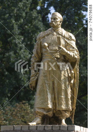 Monument to Bohdan Khmelnitsky in Zhovti Vody Monument to Bohdan Khmelnitsky in Zhovti Vody 74079688