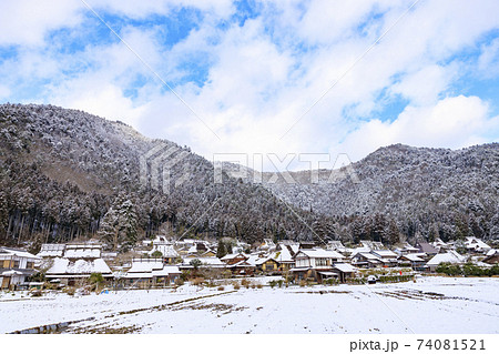 美山かやぶきの里　雪景色 74081521
