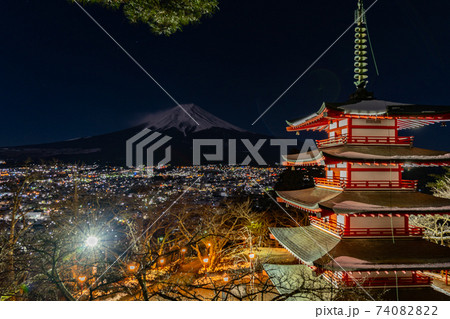 山梨県富士吉田市の街並みの夜景と世界遺産富士山と忠霊塔 74082822