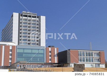 愛知医科大学病院の正面と立石プラザ 病院 愛知県 長久手市 の写真素材