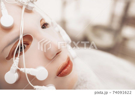 Vib Mask on a woman's face Vib Mask on a woman's face 74091622
