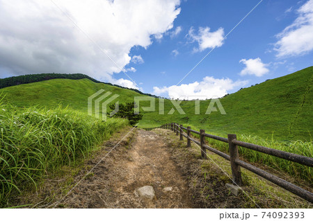 夏の曽爾高原（奈良県） 74092393
