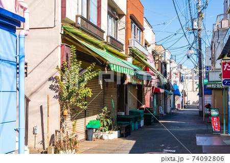 人のいない路地の飲食店街 緊急事態宣言 人のいない路地の飲食店街 緊急事態宣言 74092806
