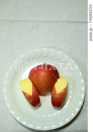 うさぎりんごの飾り切りの写真素材