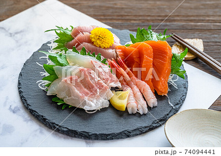 刺身の盛り合わせ 刺身の盛り合わせ 74094441