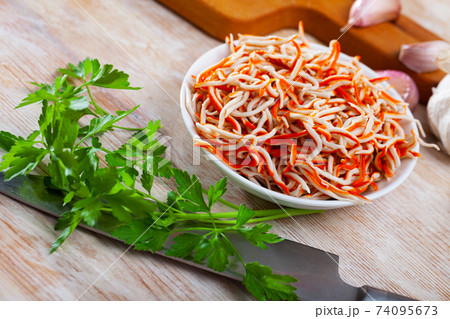 Grated fresh surimi 74095673