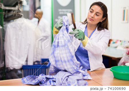 Portrait of female laundry worker during daily work Portrait of female laundry worker during daily work 74100690