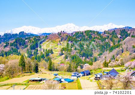 春の山村風景（長野県小川村） 74102201