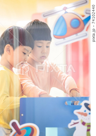 子供 家族 ファミリー 74102440