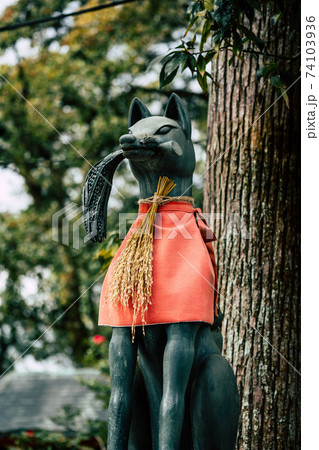 Fox sculpture with rice paddy and fish at Fushimi Inari Taisha Shrine in Kyoto, Japan Fox sculpture with rice paddy and fish at Fushimi Inari Taisha Shrine in Kyoto, Japan 74103936