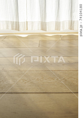 無垢のフローリングに差す柔らかい日差しの写真素材