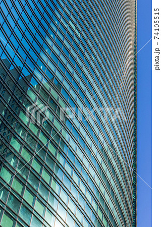高層ビルと窓、都市景観 74105515