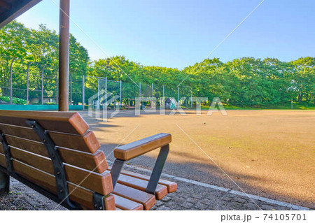 朝の栃木県宇都宮市清原南公園野球場 74105701