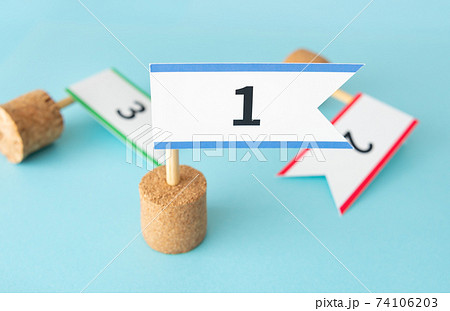 順位の旗　勝ち残り　優勝　首位　1位　首位奪還 74106203