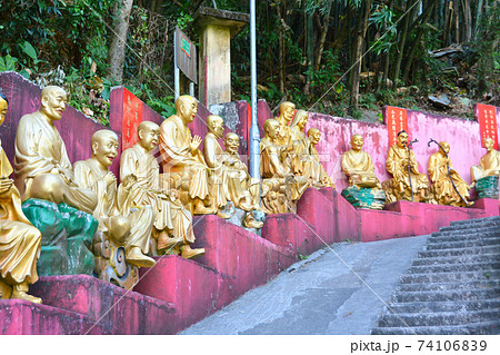 香港の不思議な観光地　万仏寺 74106839