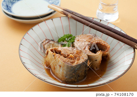 さば味噌煮缶詰め 74108170