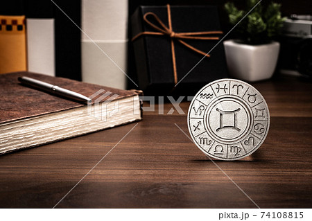 星座　占い　ふたご座 74108815