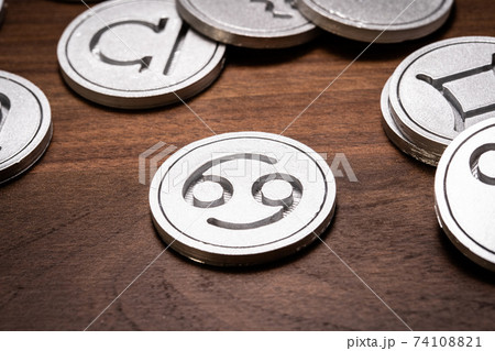 星座　占い　かに座 74108821