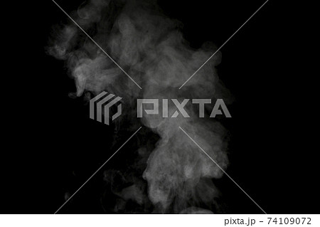 黒背景で撮影した湯気、蒸気、水蒸気、煙 黒背景で撮影した湯気、蒸気、水蒸気、煙 74109072