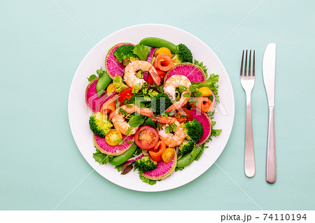 海老とサーモンの野菜サラダ 海老とサーモンの野菜サラダ 74110194