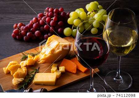 ワインとチーズ 74112098