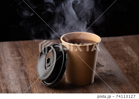 紙コップのコーヒーと湯気 紙コップのコーヒーと湯気 74113127