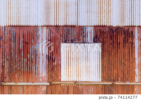 古びたトタンの壁面　テクスチャ 74114277