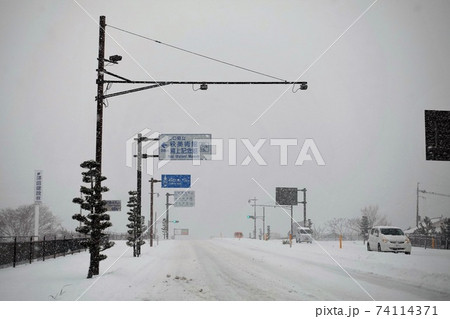 寒波襲来　雪の萩城下町 74114371