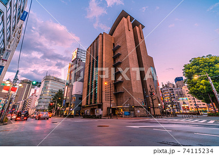 日本の東京都市景観　東京・池袋（西池袋）の街並みや豊島都税事務所（東京都豊島合同庁舎）などを望む 74115234
