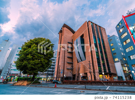 日本の東京都市景観　東京・池袋（西池袋）の街並みや豊島都税事務所（東京都豊島合同庁舎）などを望む 74115238