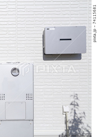 住宅の太陽光発電用パワーコンディショナ装置（PCS、給湯器） 74115681