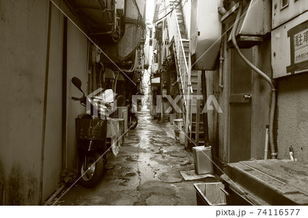 路地裏の風景 74116577