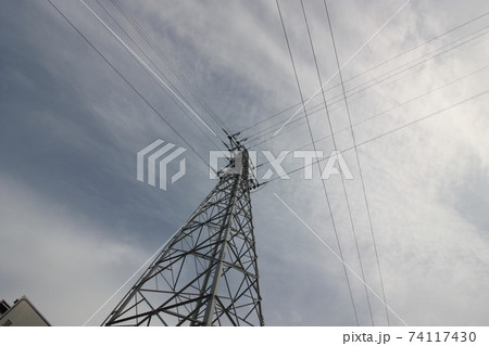 富山市内の送電線鉄塔 74117430