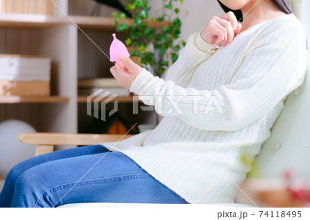 月経カップ　女性　考える　 74118495