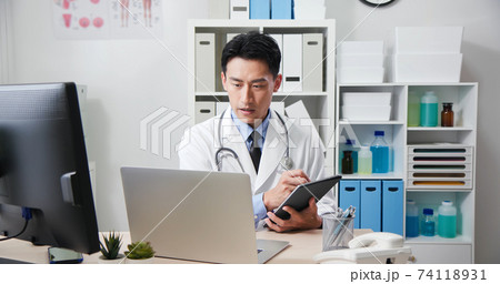 Telemedicine concept on webcam Telemedicine concept on webcam 74118931