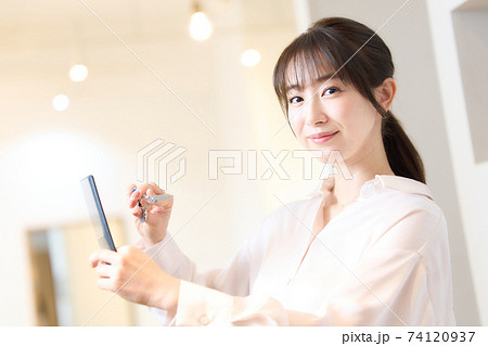 ヘアスタイリストのポートレート 74120937