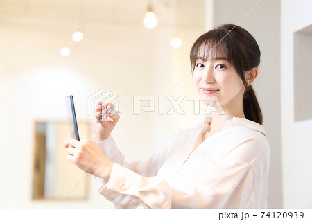 ヘアスタイリストのポートレート ヘアスタイリストのポートレート 74120939