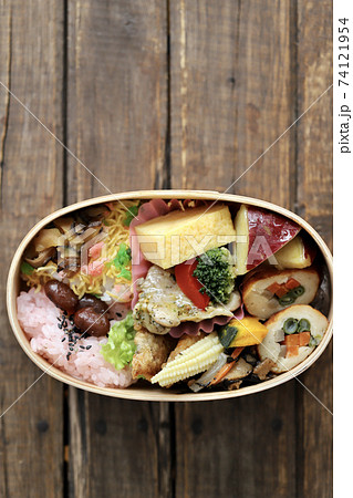 曲げわっぱに入れたオカズいっぱい和食弁当 曲げわっぱに入れたオカズいっぱい和食弁当 74121954